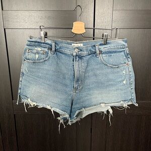 Abercrombie & Fitch High Rise Mom Short Sz. 33/16
